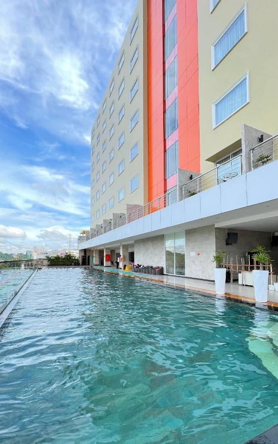 Harris Hotel Самаринда Экстерьер фото