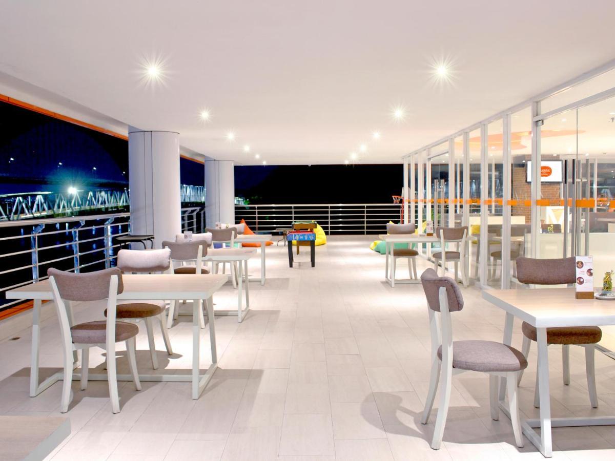 Harris Hotel Самаринда Экстерьер фото