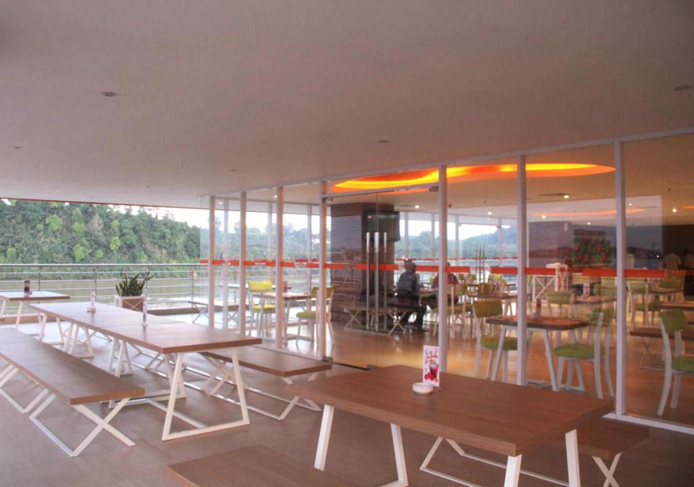 Harris Hotel Самаринда Экстерьер фото